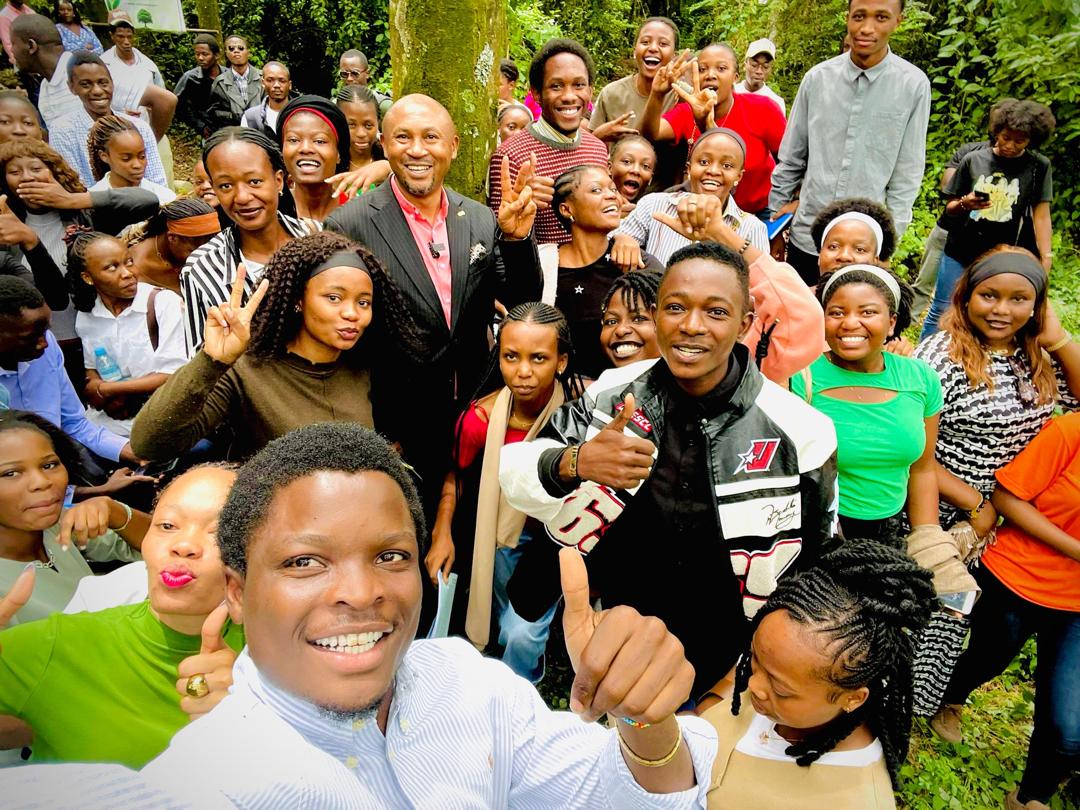 Visite d'études environnementale des étudiants en Droit à la Clinique Juridique du CREDDA sous l'encadrement du Professeur KIHANGI BINDU Kennedy